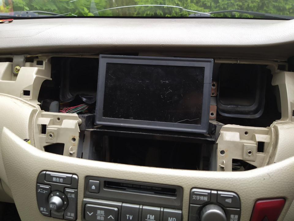 Штатная мультимедиа — Mitsubishi Cedia