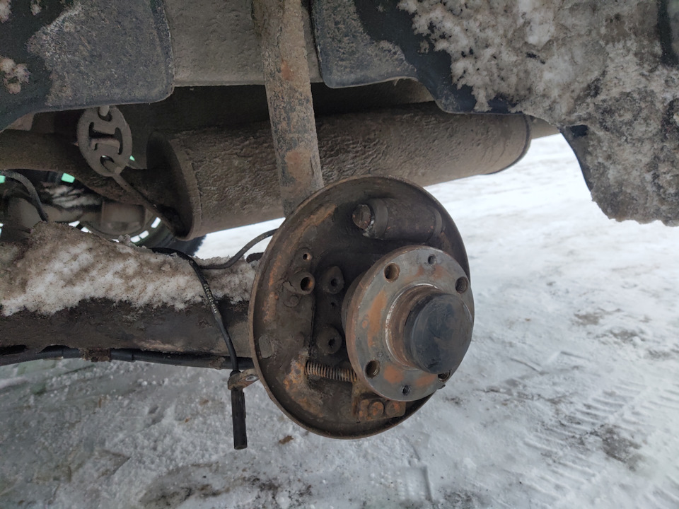 Замена задних тормозов на Гранте. — Lada Гранта лифтбек, 1,6 л, 2014 ...