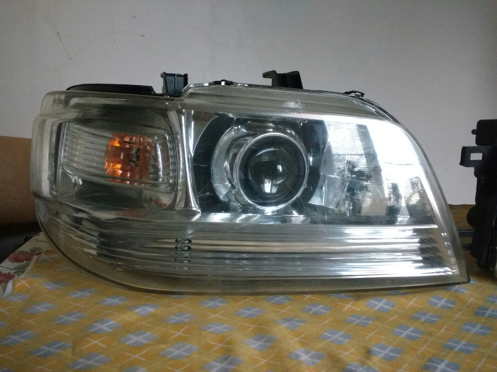 Купить Фару Ниссан Лаурель