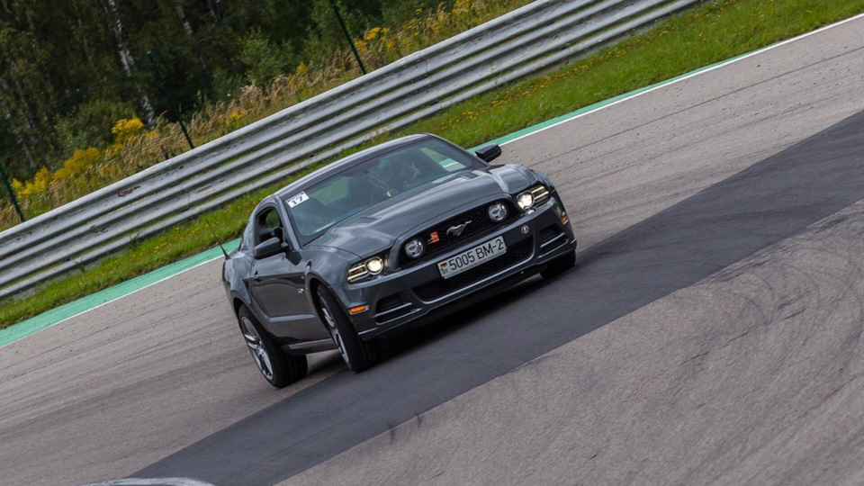 Ford Mustang GT 5.0 MT