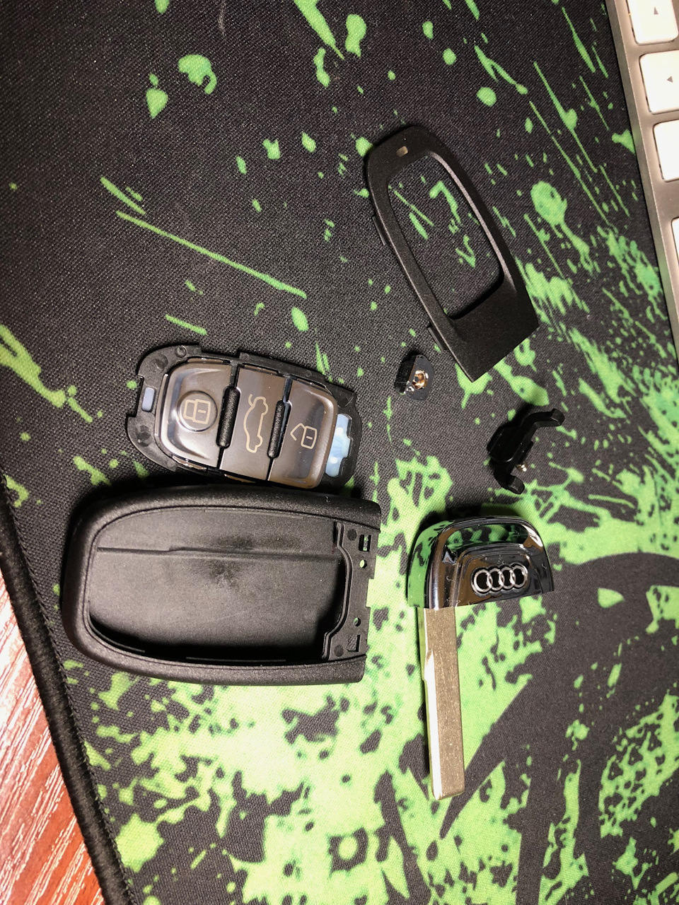 Разобранный ключ — Audi A8 (D2)