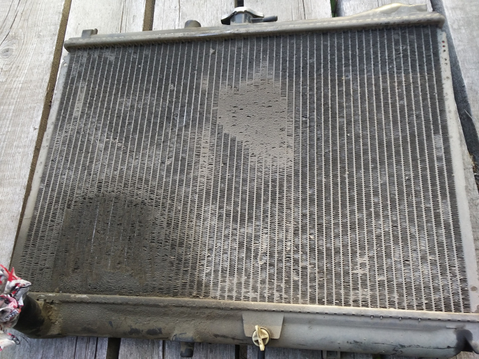 Мойка радиатора снаружи — Nissan Vanette (4G), 2,2 л, 2000 года ...