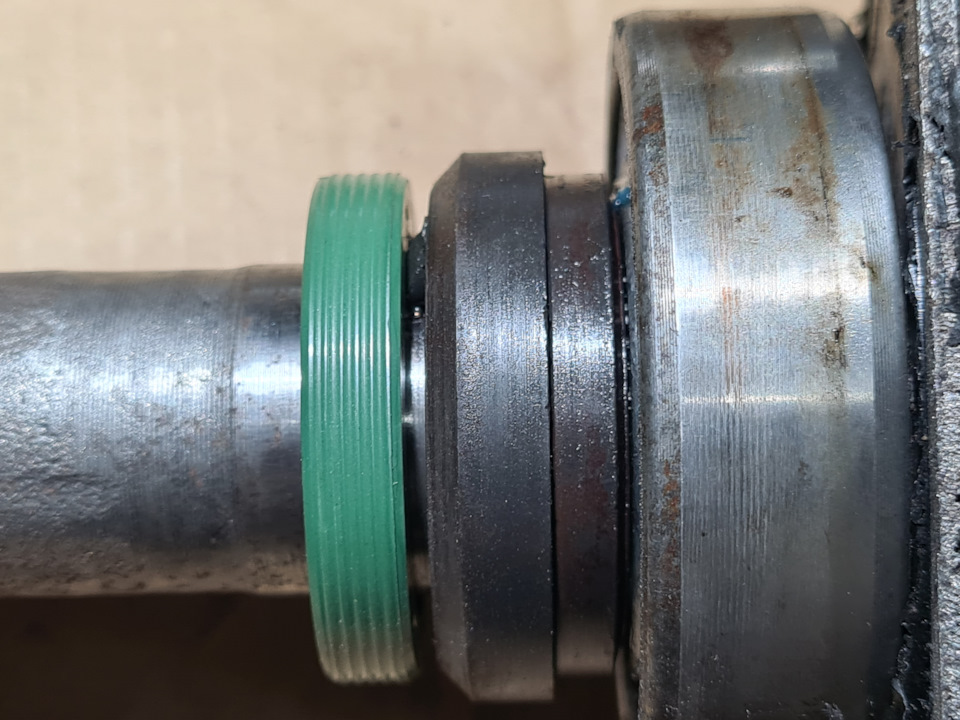 вот тут уже критическое сближение — Lada 210740