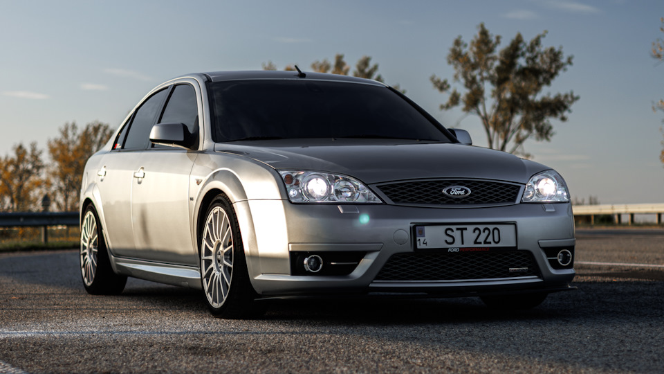 Ford Mondeo st220