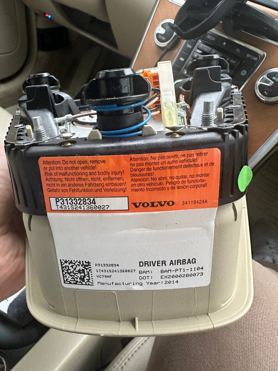 Фото в бортжурнале Volvo XC60 (1G). Запчасти на фото: 34116424A