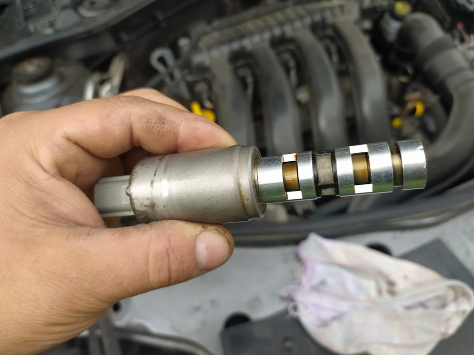 Замена фильтра, масла и чистка клапана фазорегулятора — Renault Duster ...