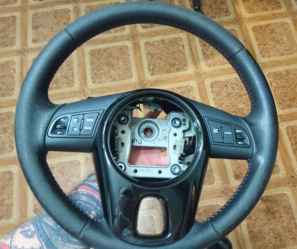 Замена накладки руля. Люблю, когда блестит! (Снятие руля) — KIA Cerato ...