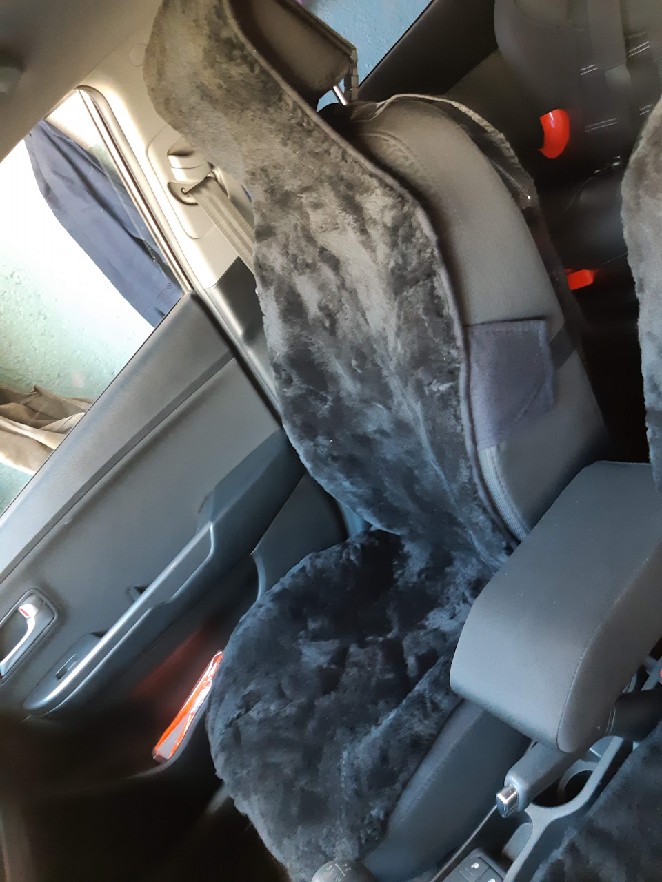Накидка меховая на сиденье автомобиля автопилот. Смотреть фото Накидка меховая на сиденье автомобиля автопилот. Смотреть картинку Накидка меховая на сиденье автомобиля автопилот. Картинка про Накидка меховая на сиденье автомобиля автопилот. Фото Накидка меховая на сиденье автомобиля автопилот