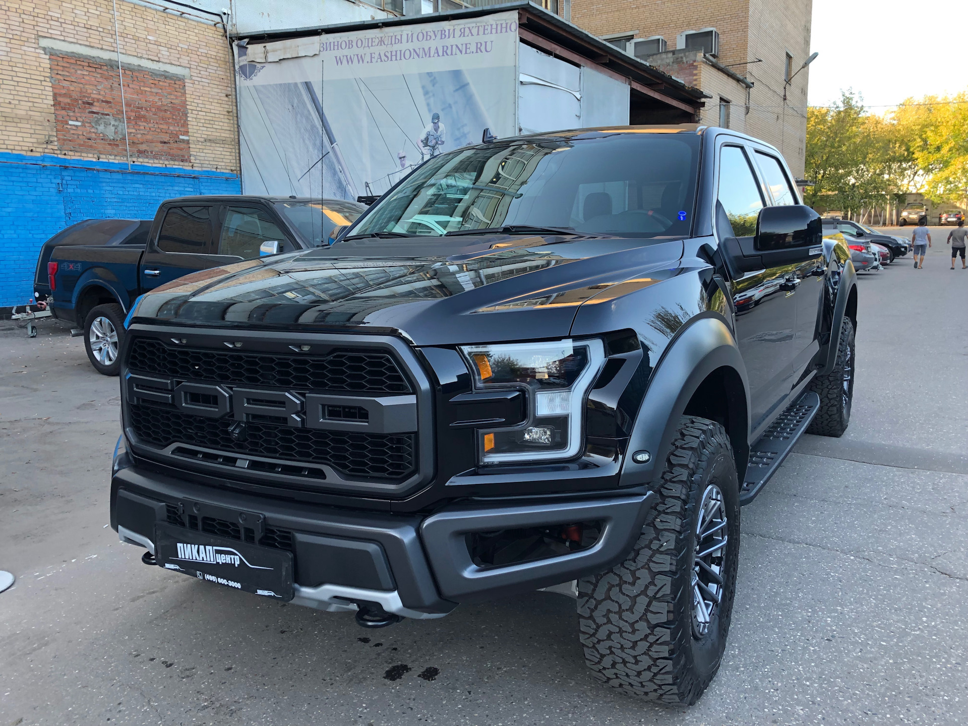 Ford f 150 Raptor черный