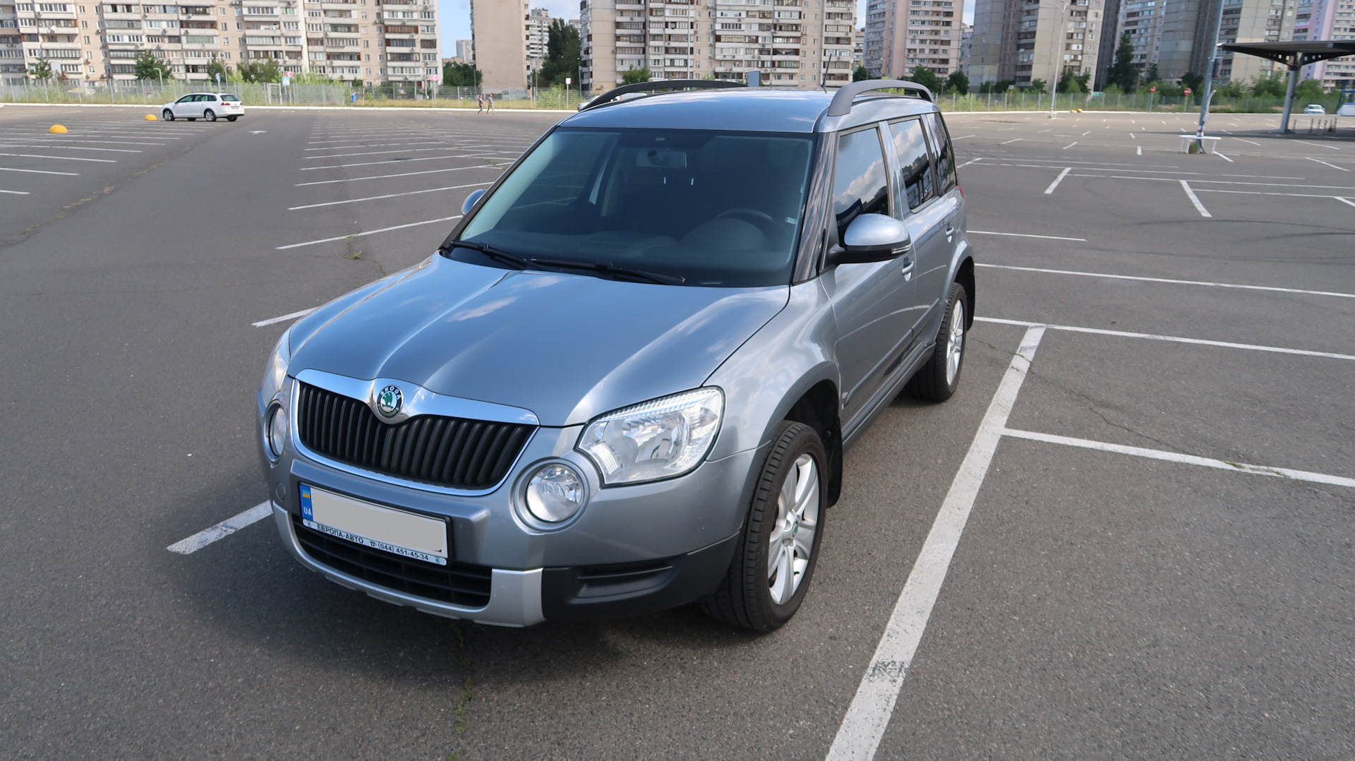 Йети цвет. Шкода Йети 2012. Skoda Yeti серый. Skoda Yeti Grey. Шкода Йети голубая.