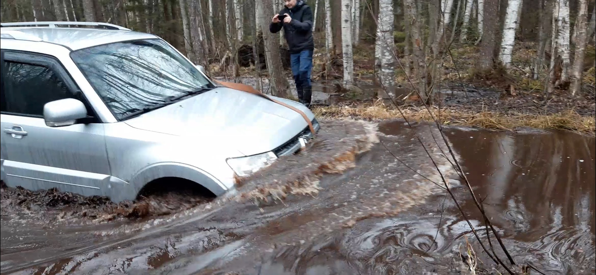 Паджеро на бездорожье видео. Паджеро 4 на бездорожье. Паджеро 4 в грязи. Митсубиси Паджеро 4 на бездорожье. Брод Паджеро 4.