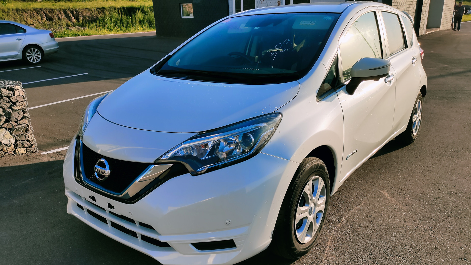 Nissan Note e-Power 1.2 гибридный 2017 | White Pearl на DRIVE2