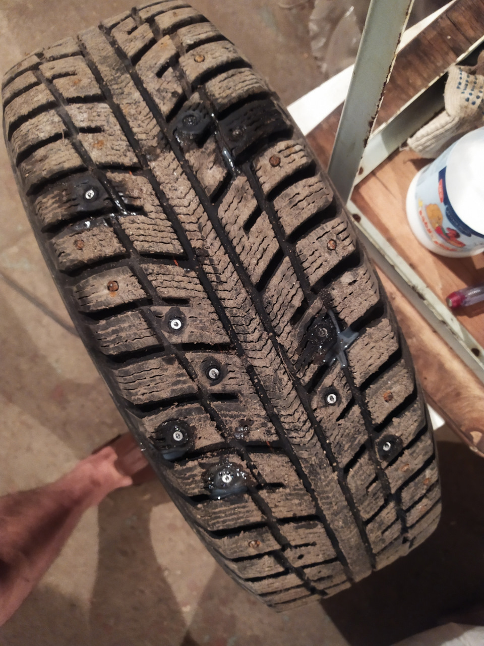 Шипование зимних колес ремонтными шипами — Hyundai Solaris Hatchback, 1 ...