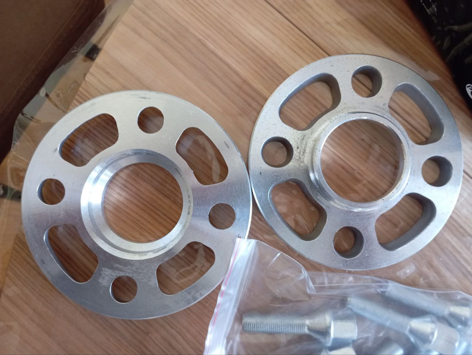 Затариваюсь:Инновационные рулевые тяги, ГТЦ ВАЗ, проставки колес, болты ...