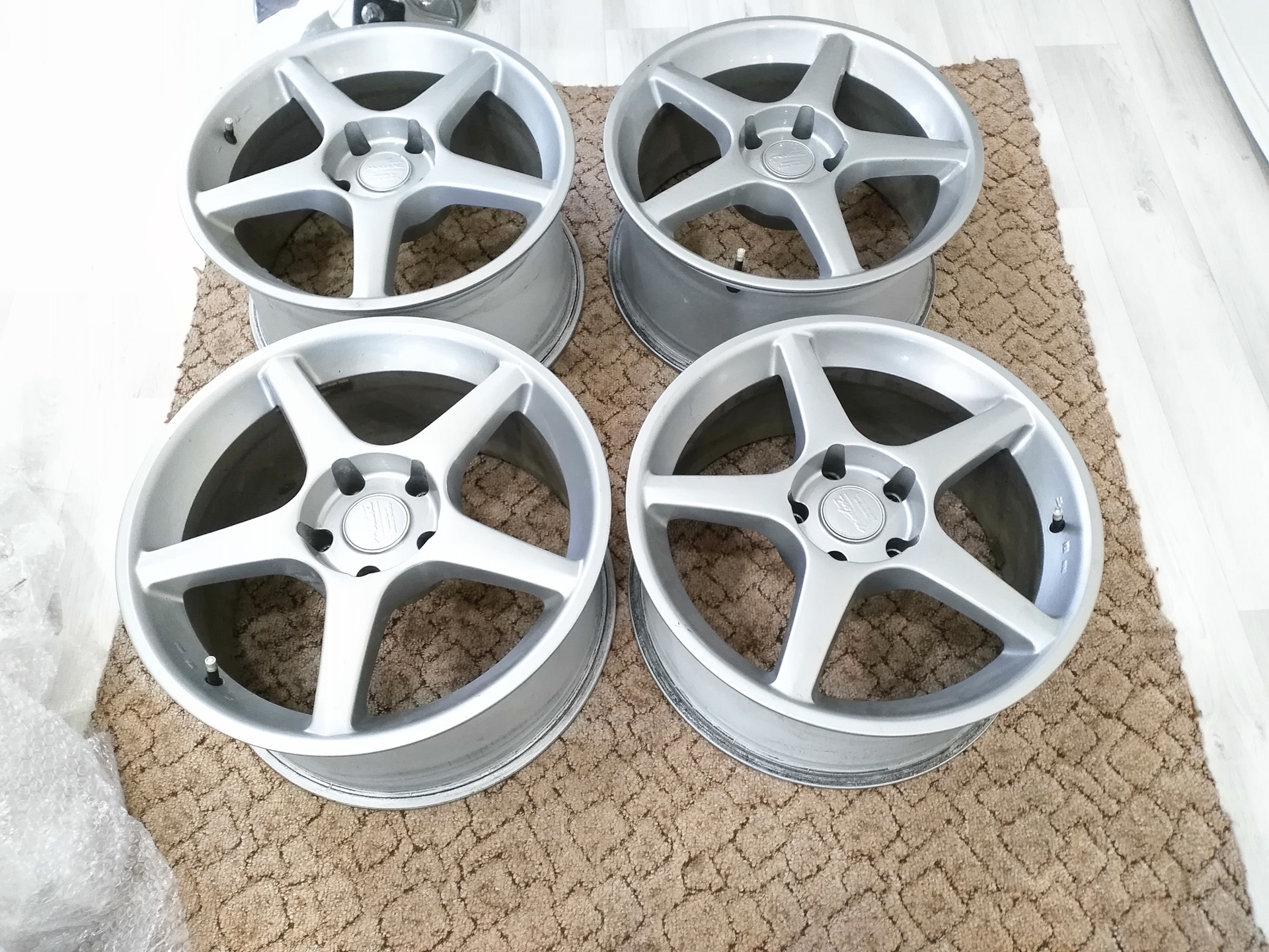 Диск dvd-r data standard 4. Диски литые нептун r17. Диски нептун шкода r17. Крашенный титан диски р 13. Старые автомобильные диски.