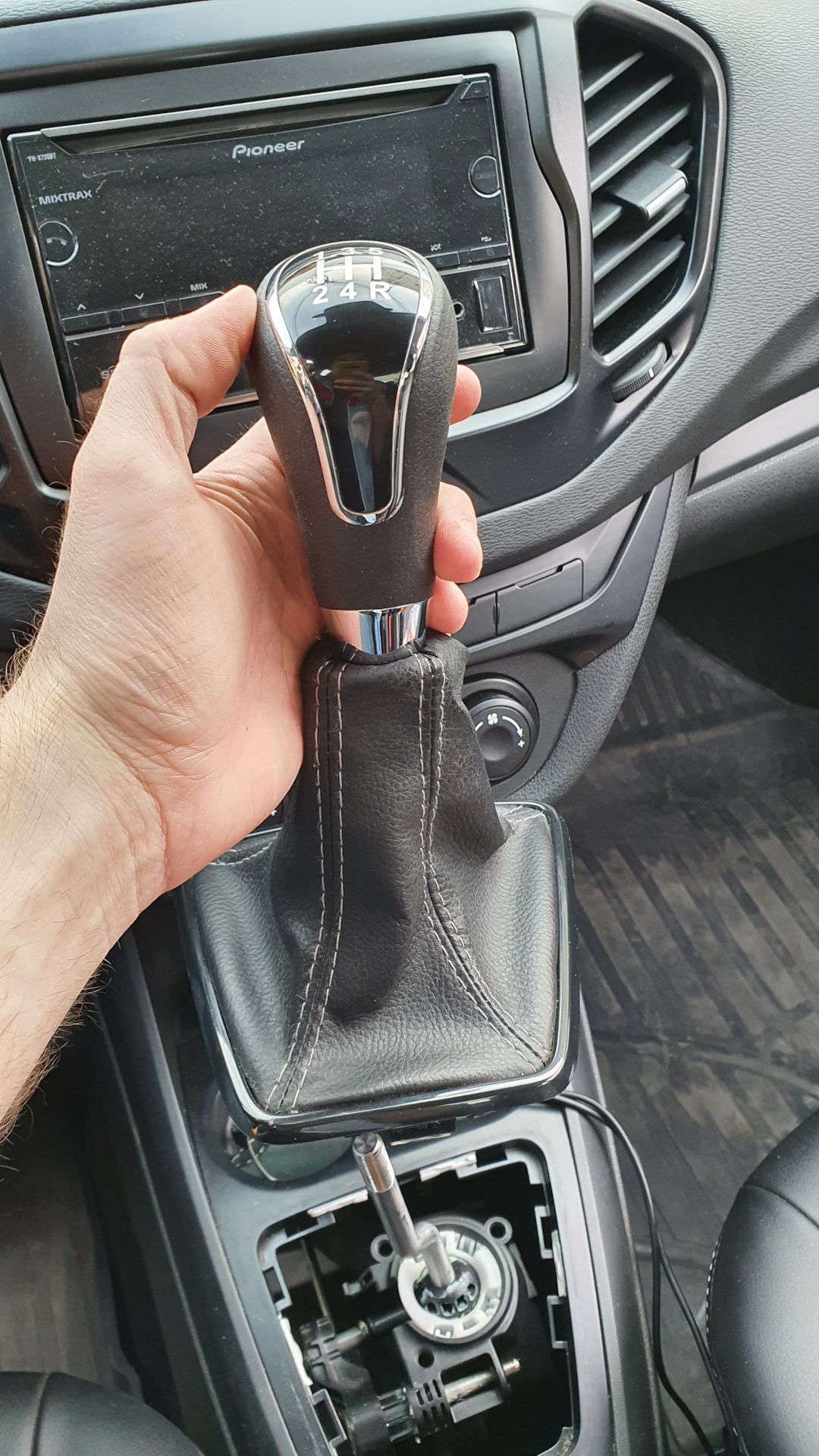 Рычаг передач на весту. Рычаг передач на весту. Ручка мкпп рено логан 2. Рычаг передач на весту. Рычаг передач на весту.