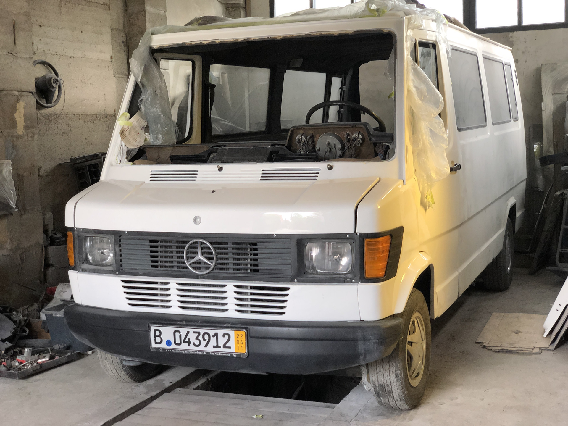 Старый бус. Mercedes-Benz t1 207d. Mercedes-Benz t1 207d 2.4. Мерседес т1. Мерседес т1 1983 год.