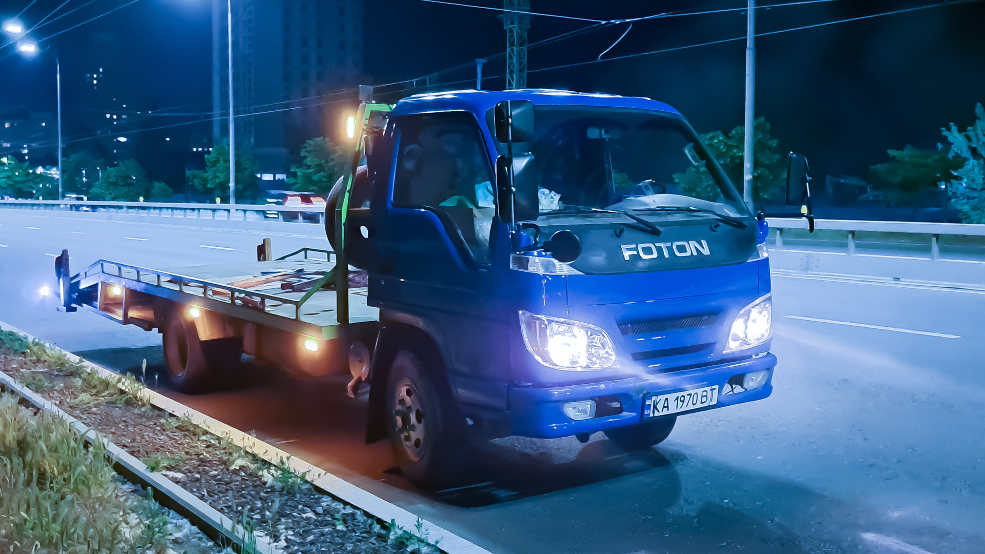 Photon отзывы. Эвакуатор Фотон. Эвакуаторы синие. Foton bj6122u8mkb-a2. Синий Форд на эвакуаторе.