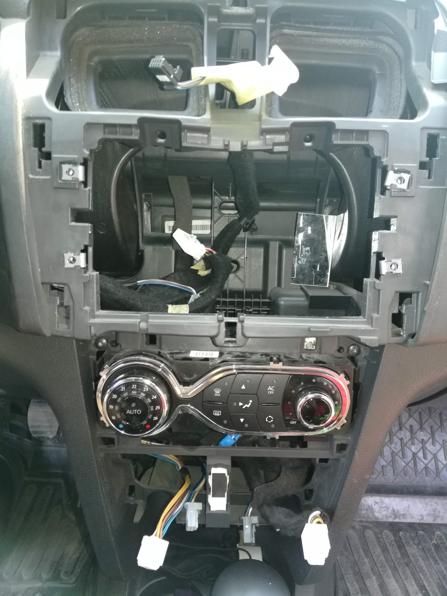 Как снимать панель на сандеро Ремонт Кондиционера - Renault Sandero Stepway (2G), 1,6 л, 2013 года своими рука