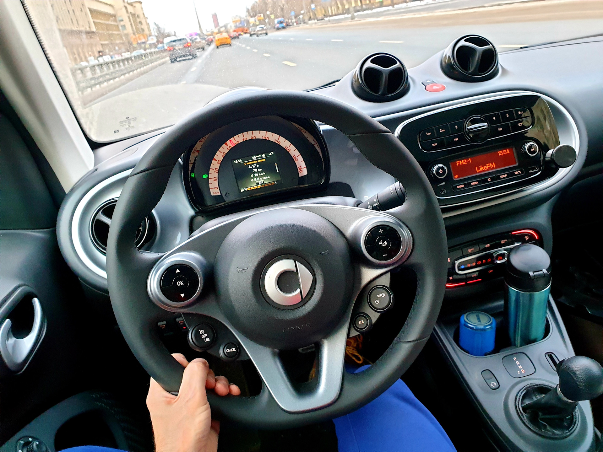 Можно ли установить смарт. Smart Fortwo приборная панель. Smart Fortwo салон. Smart Fortwo 2007 салон. Smart Fortwo Turbo салон.