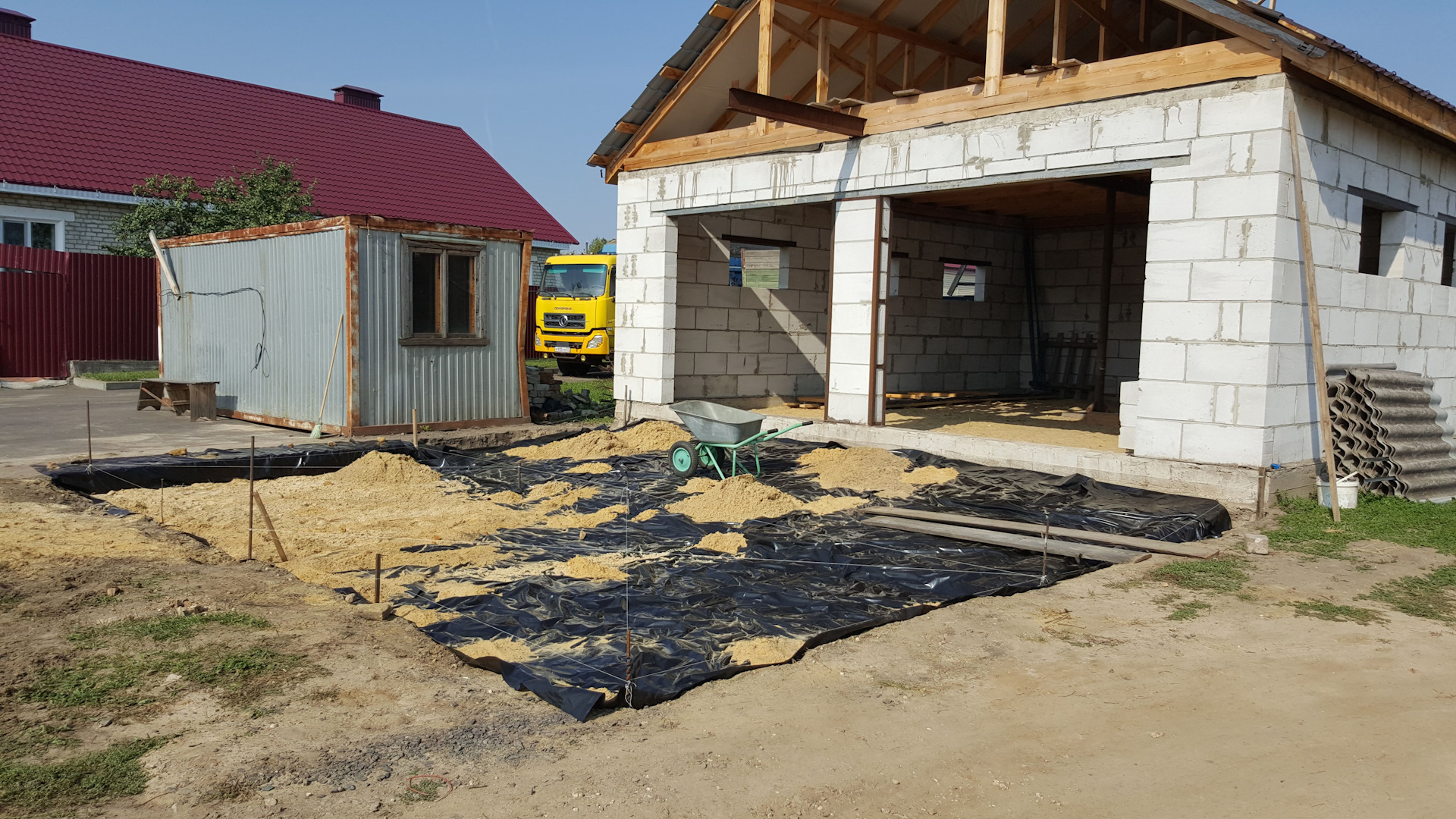 Гараж из дорожных плит проект