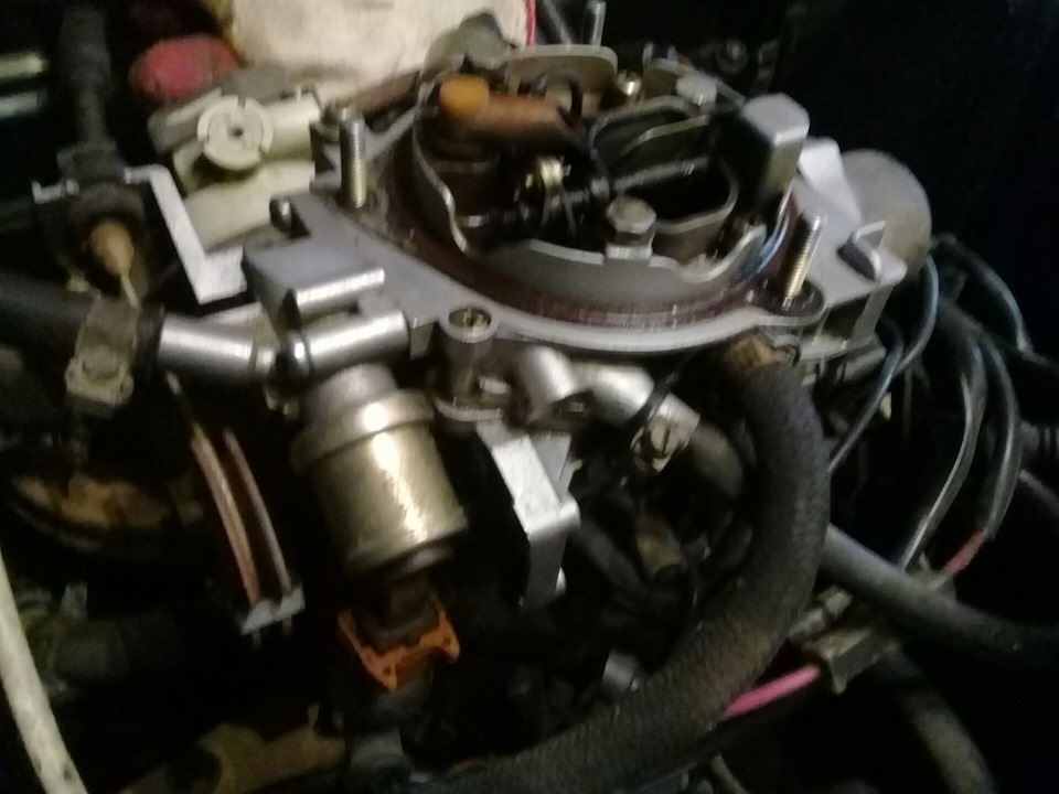 дым из карбюратора. дым из карбюратора. решетка карбюратора. дым из карбюратора. гофра подогрева карбюратора ваз 2107.