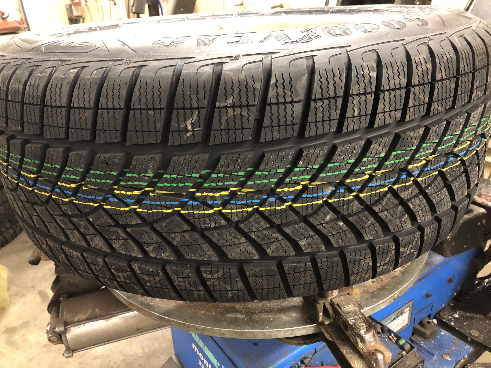 Айс сув. ULTRAGRIP Ice SUV Gen-1. Goodyear ULTRAGRIP Ice Gen-1. Goodyear ULTRAGRIP Ice SUV Gen-1 255 45 20. Goodyear ULTRAGRIP Ice SUV Gen-1 225/60 r18.