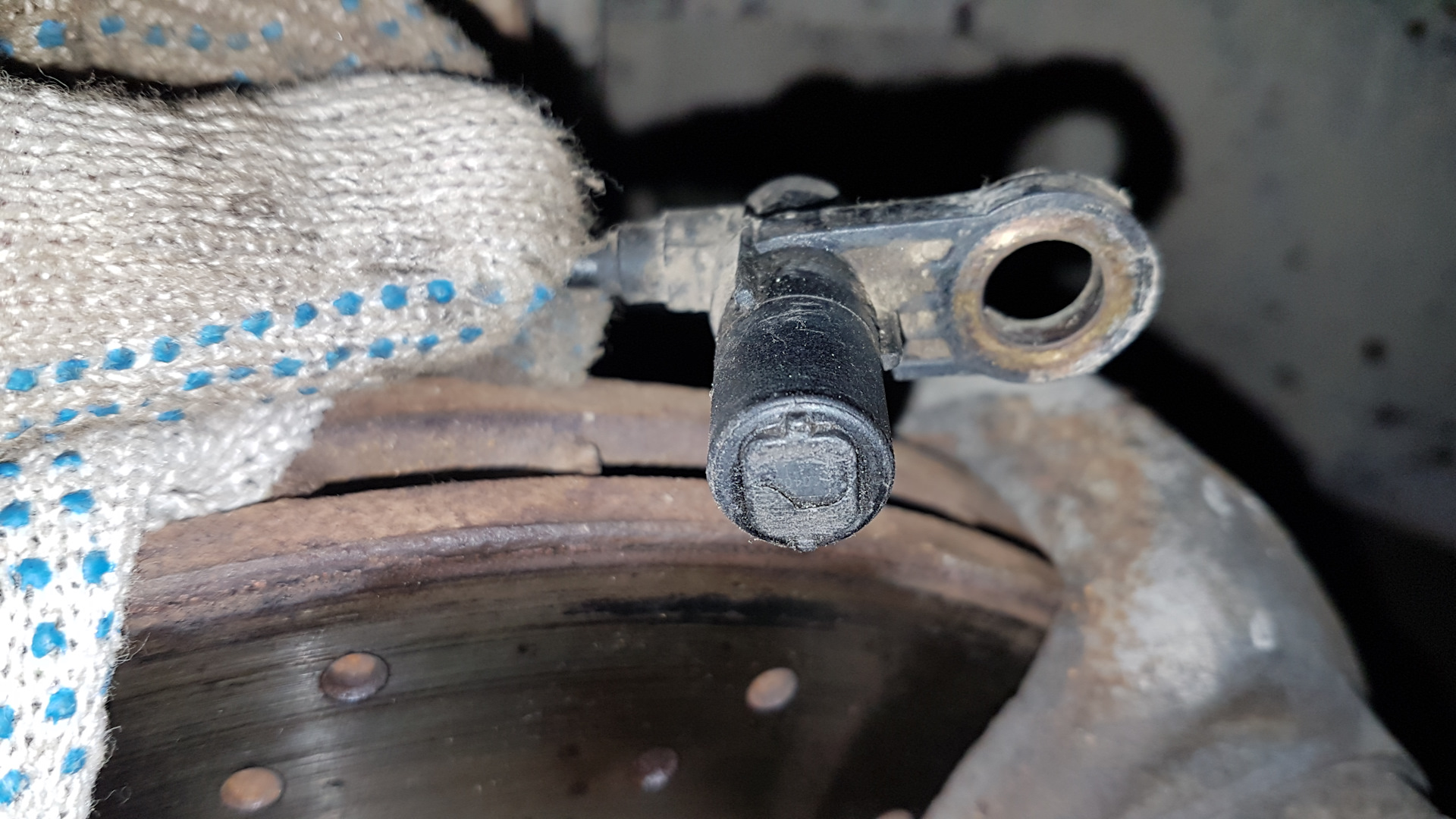 Снятие впускного коллектора или замена обгонной муфты генератора ...