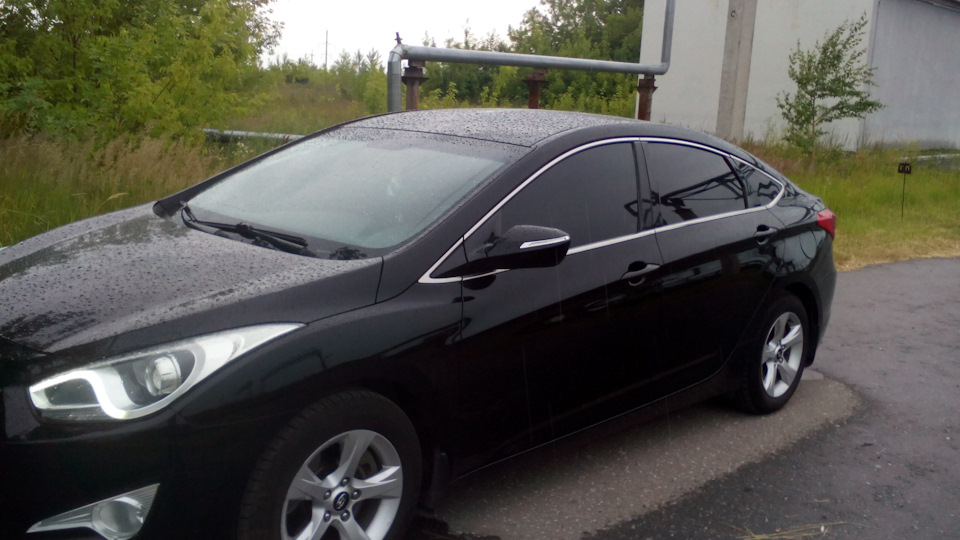 Black 40. Hyundai i40 черный тонированный. Hyundai i40 черный глянец. Hyundai i40 черная тонировка. Хендай ай 40 черная тонированная.