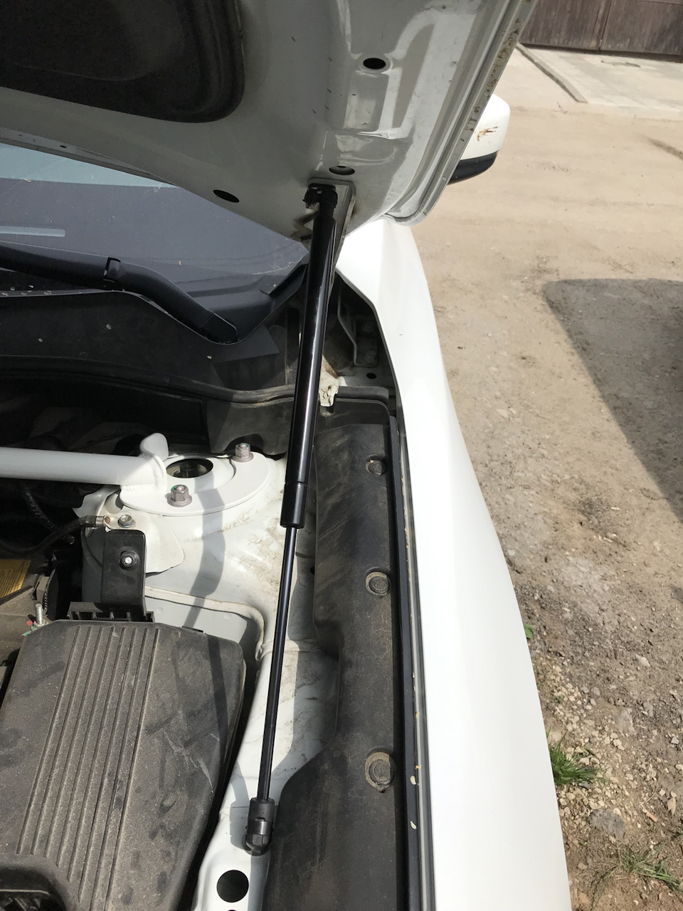 Газовые упоры капота — Mazda CX-5 (2G), 2,5 л, 2018 года | тюнинг | DRIVE2