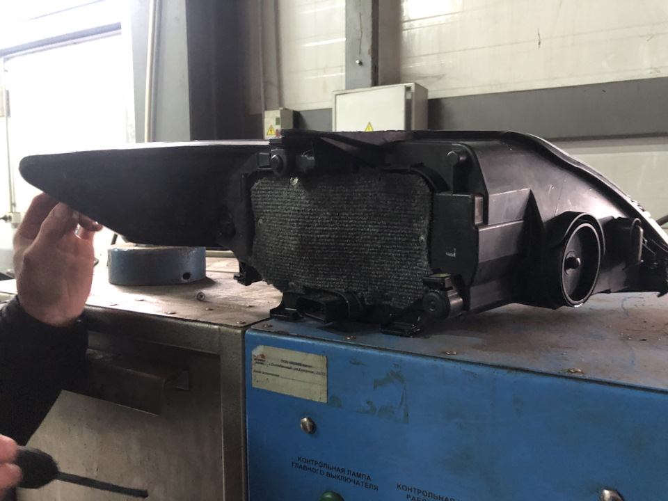 Замена лампочки габаритных огней. — Ford Mondeo IV, 2,3 л, 2008 года ...