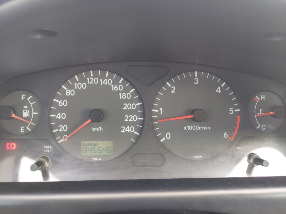 Обороты на горячую — Toyota Avensis I
