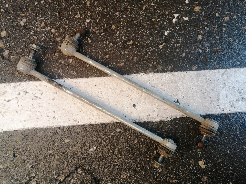 32. Подвеска: задние амортизаторы, передние втулки и тяги стабилизатора ...