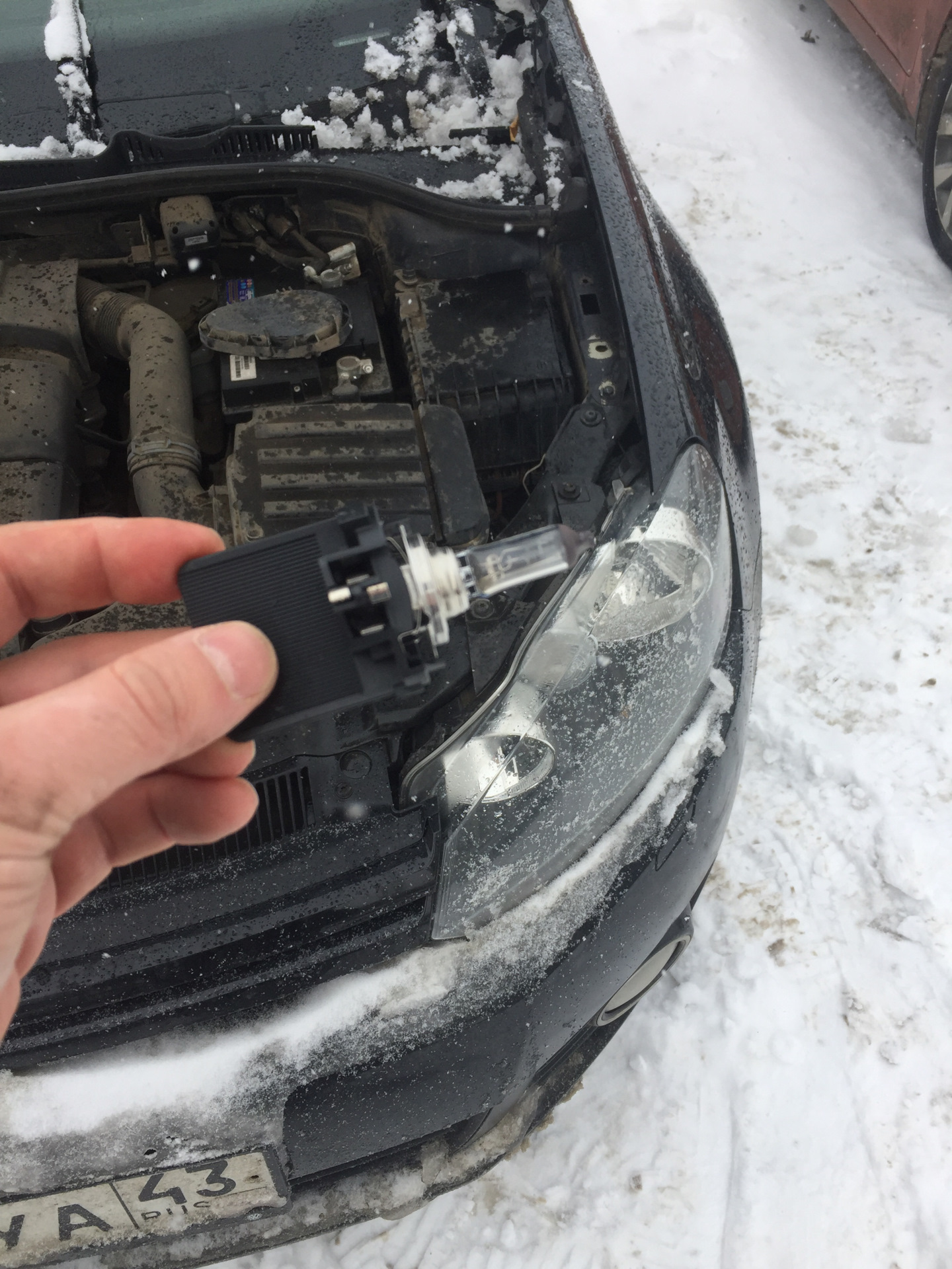 Сгорела ещё родная лампа ближнего света) — Volkswagen Golf Mk6, 1,6 л ...