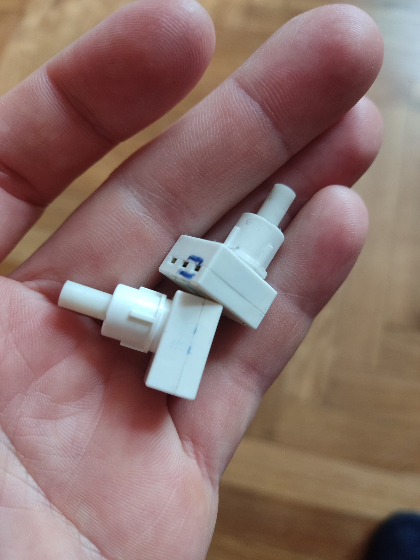 Замена лампочек подсветки салона — Toyota Camry (XV40), 2,4 л, 2006 ...