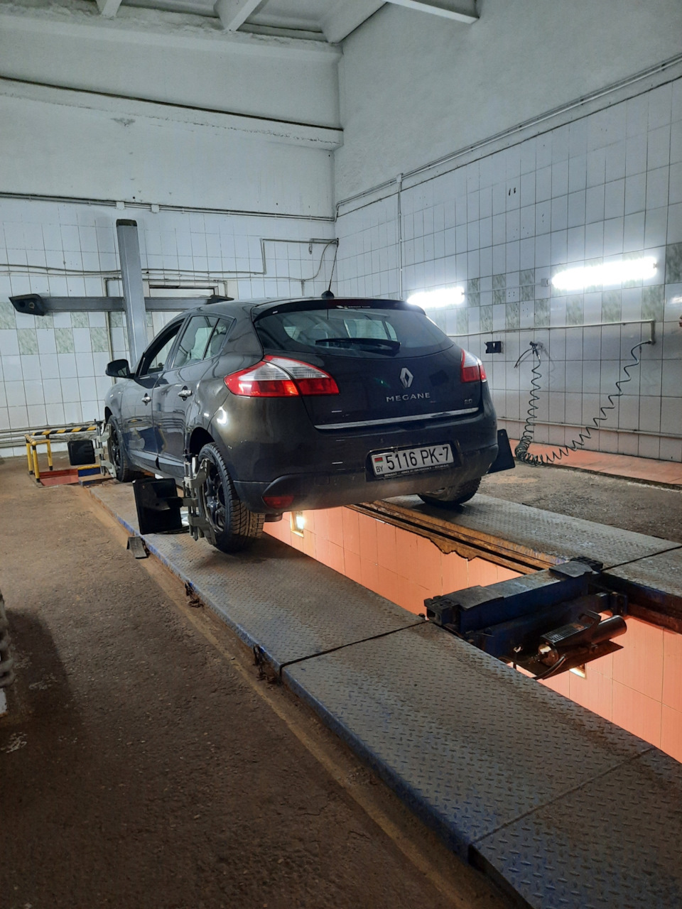 Замена рулевых наконечников — Renault Megane III, 2 л, 2013 года ...