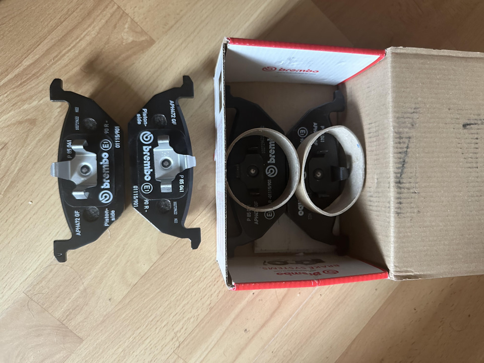 Передние тормозные колодки на Volkswagen Polo Mk4, Volkswagen Golf Mk4 ...