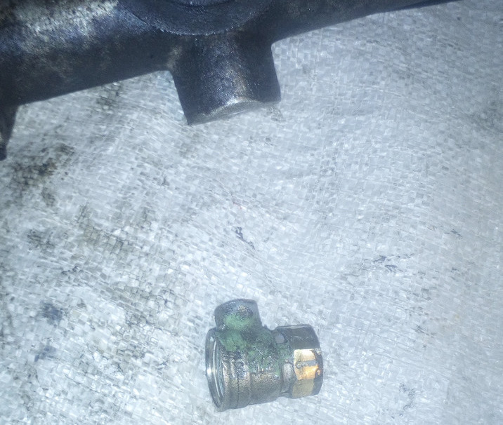 Разборка рулевой рейки подручными средствами (ЛайфХак). — Lada 2115, 1 ...