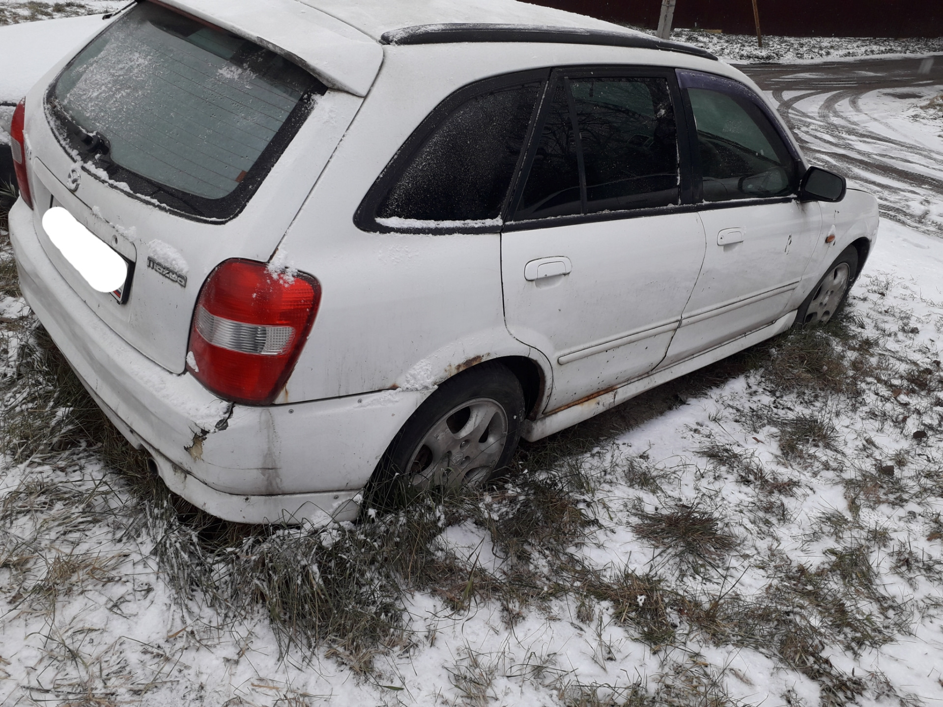 Field break. Мазда familia 2001. Мазда фамилия с вагон 2001. Mazda familia 1989 универсал. Field Break Mazda familia.