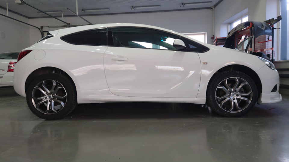 Opel Astra J GTC 2014