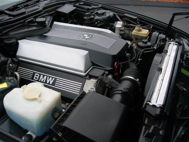 Двигатель бмв е32. Двигатель БМВ м60. BMW e34 4.4 мотор. М60 мотор БМВ. BMW m60 двигатель.