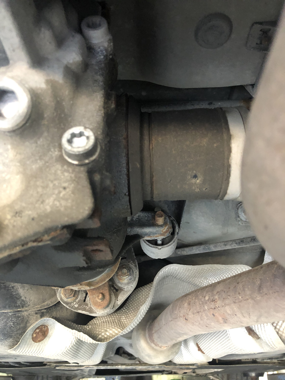 Замена сальника правого привода. +колодки зад. — BMW 3 series (F30), 2 ...