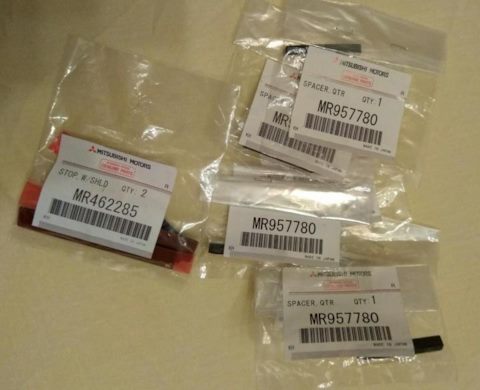 MR462285 Фиксатор лобового стекла Mitsubishi | Запчасти на DRIVE2