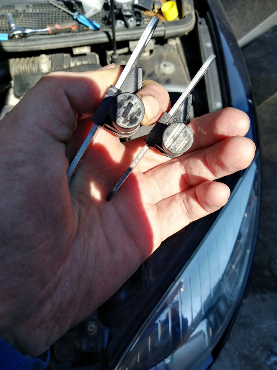 Замена датчика положения коленвала (на двигателе К4М) — Renault Megane ...