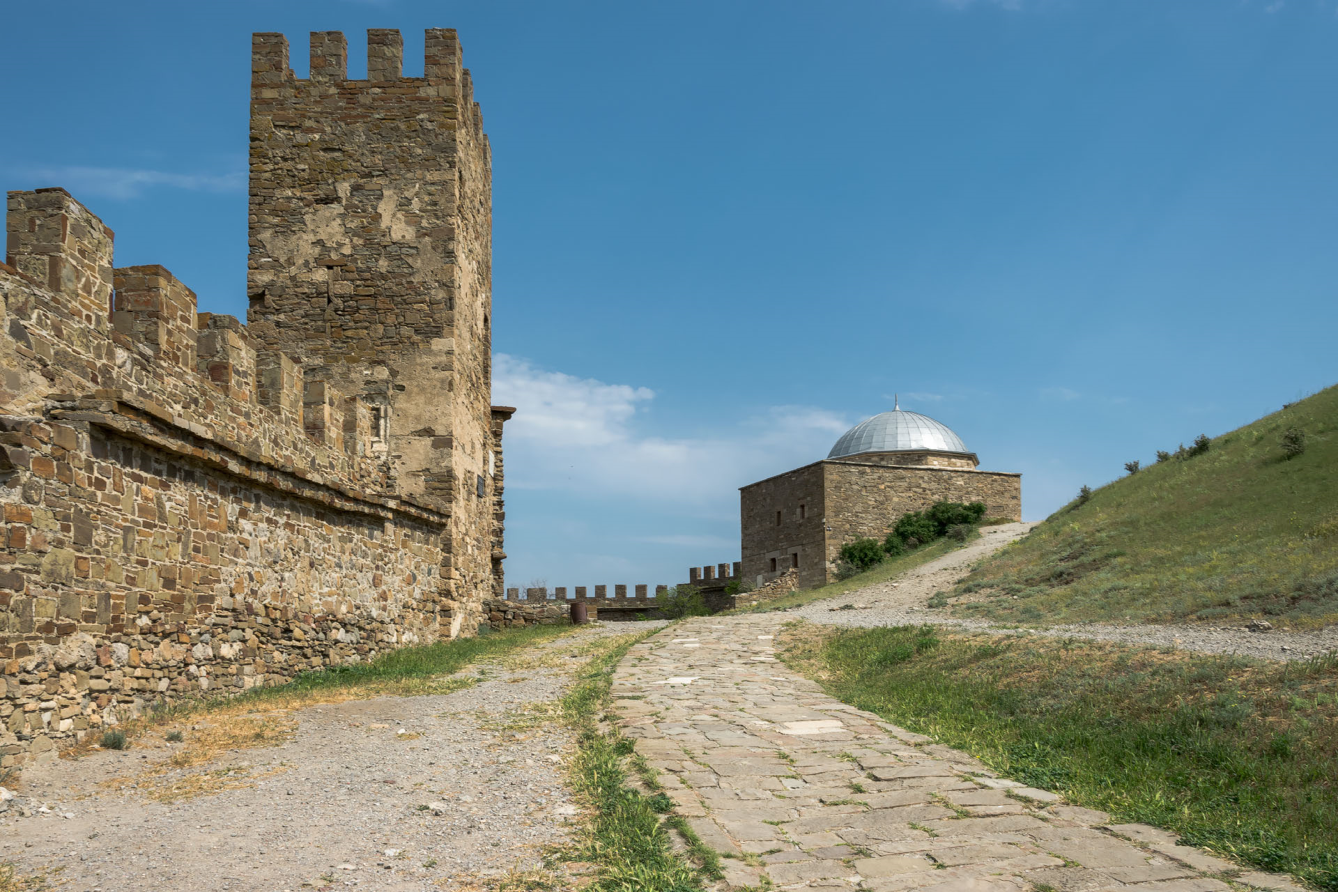 Генуэзская крепость Крым внутри