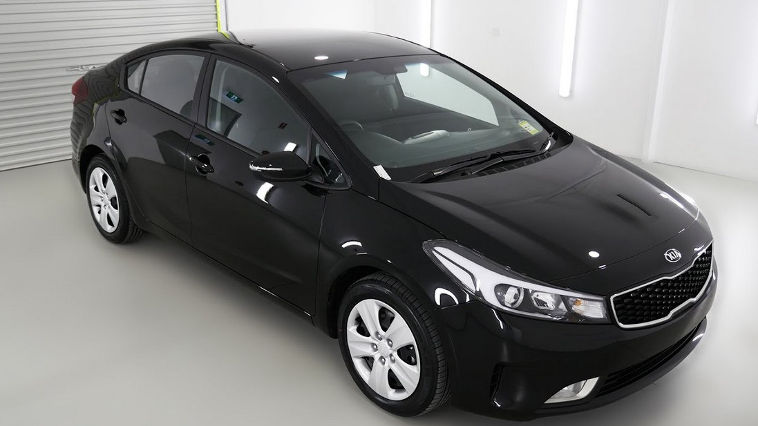 Черная Kia Cerato 2016