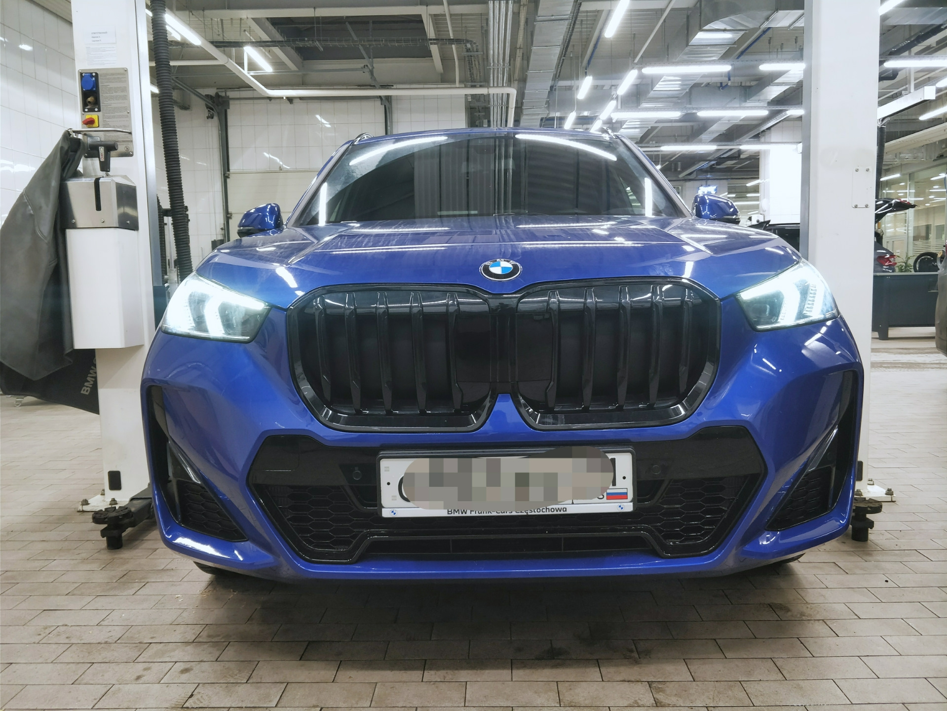 Икс 1 в новом кузове U11 — DRIVE2