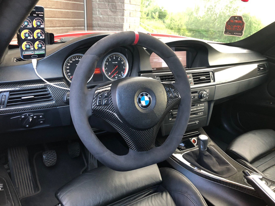 Bmw e90 скрипы в салоне