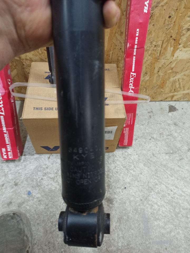 Задние амортизаторы Аутлендер ХЛ на Mitsubishi Outlander XL. Б/у | 6 ...