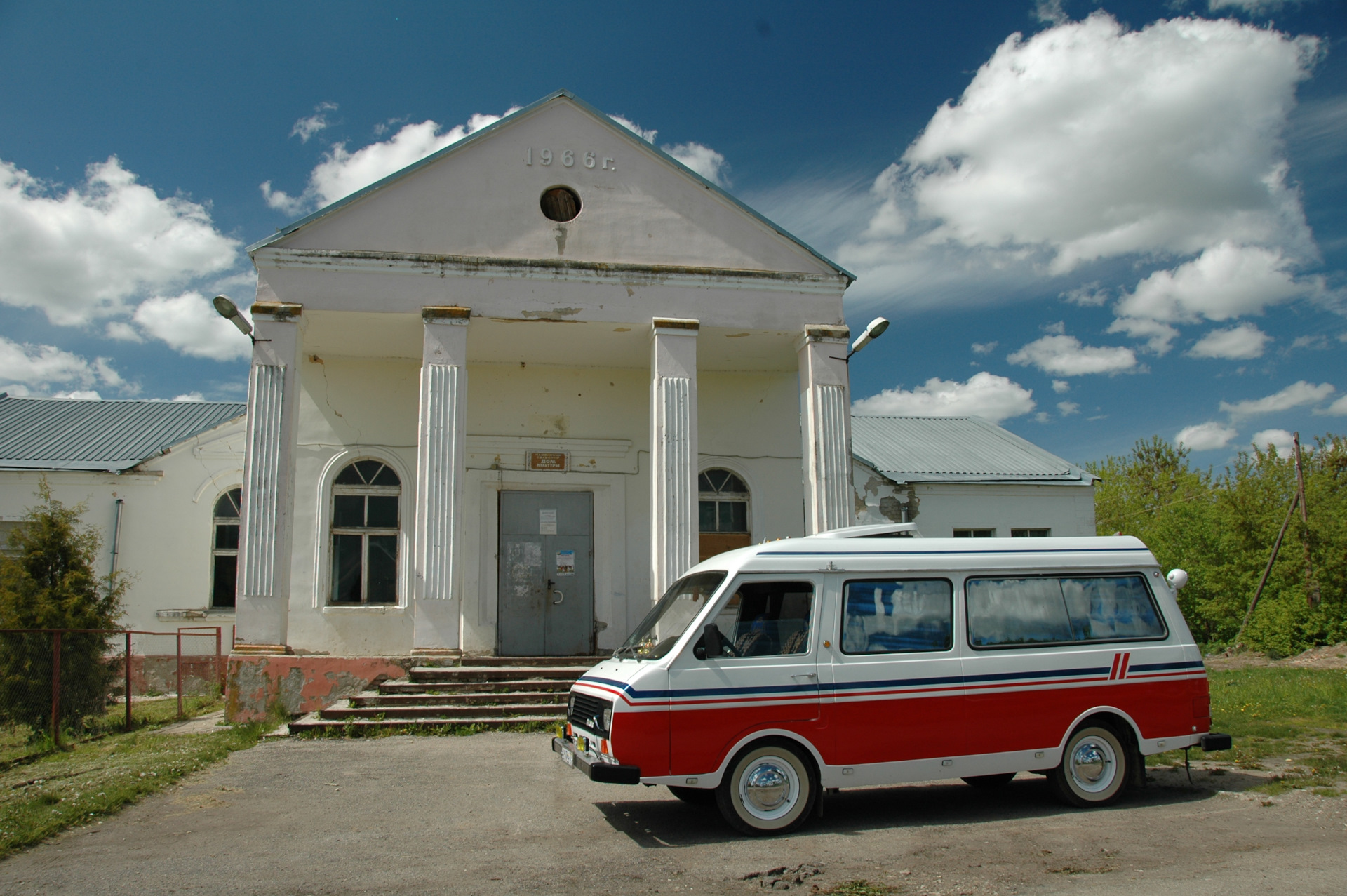 № 216 от 10.06.2022 — Дом культуры, администрация, д. Каменка, ( автодорога  Калуга-Козельск ), Калужская обл.; — РАФ 2203, 2,4 л, 1993 года |  наблюдение | DRIVE2